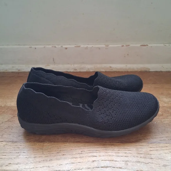 Skechers Black Loafers Slip-Ons - Picture 1 of 6